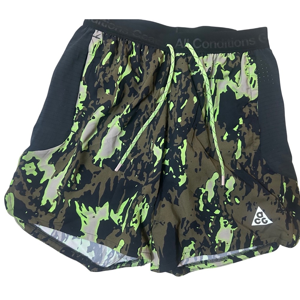 Nike ACG Shorts Mens S Green New Camo 6 Inch Inseam Standard Fit Trail Running